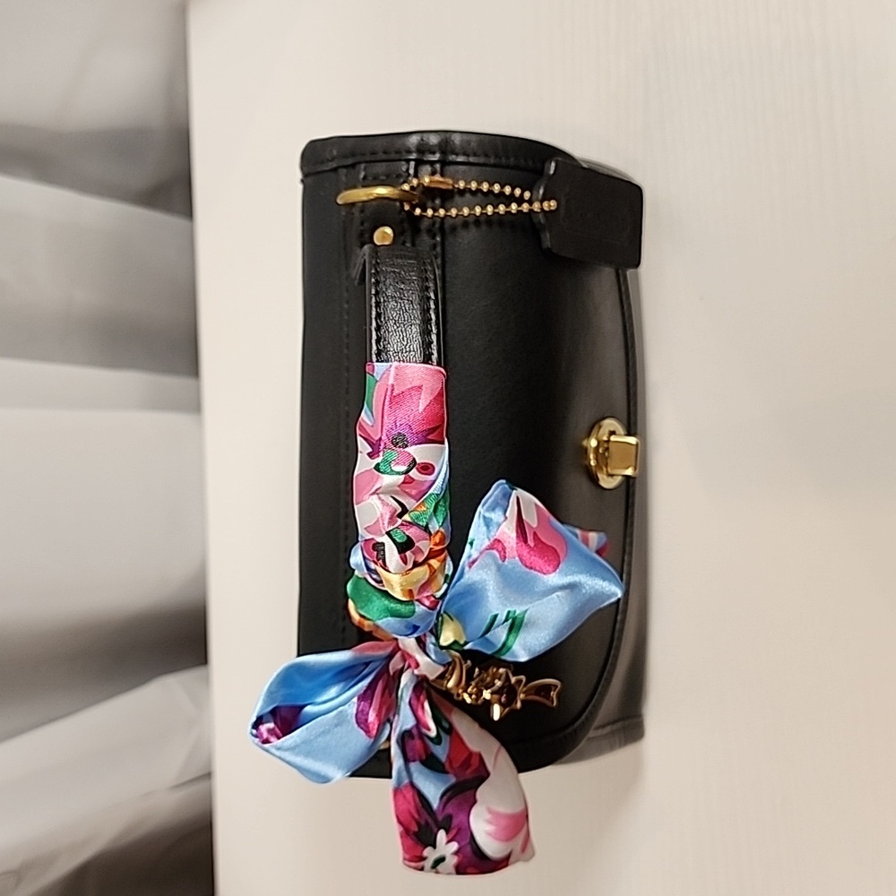 Sold Vintage Coach Regina #9983 - Picture 6 of 17